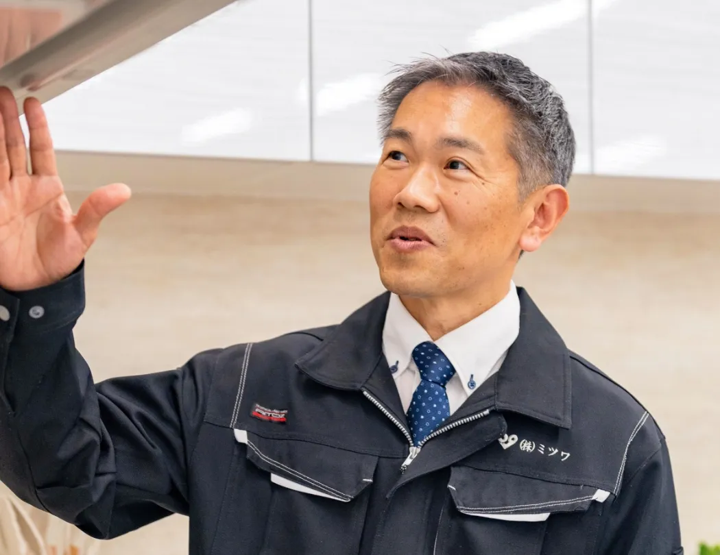 笑顔で作業をしているスタッフの様子